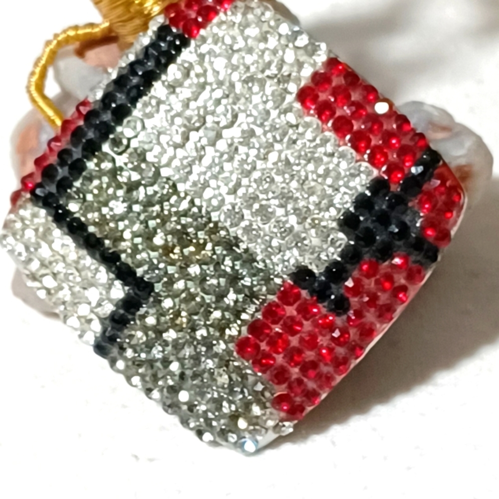 SQUARE SPARKLY PENDANT/BROOCH.